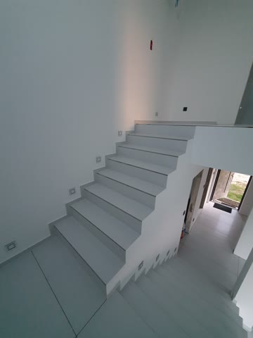 Schody, płytki, w trakcie prac